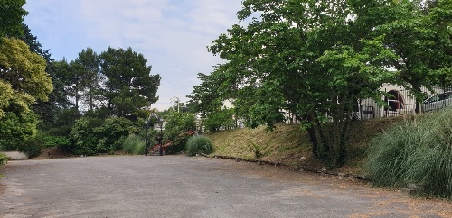 Terrain et stationnement